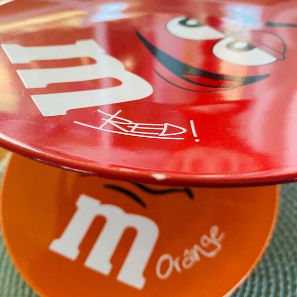 Set of Two Flate plate porcelan red round 11"‎ printed letter M from brazilizno - Picture 2 of 4